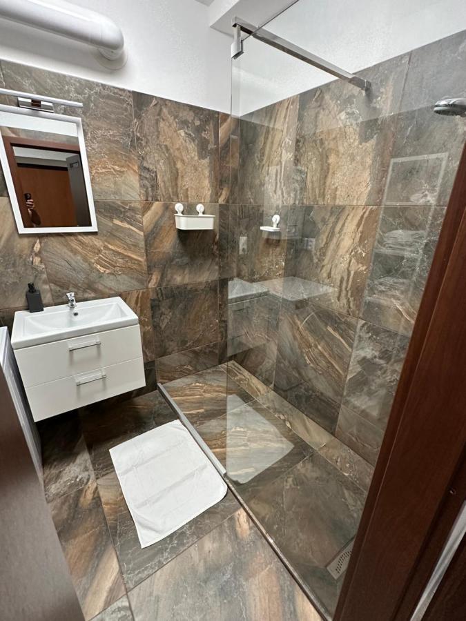 Medena Apartment Old Town With Free Parking Bratislava Bagian luar foto