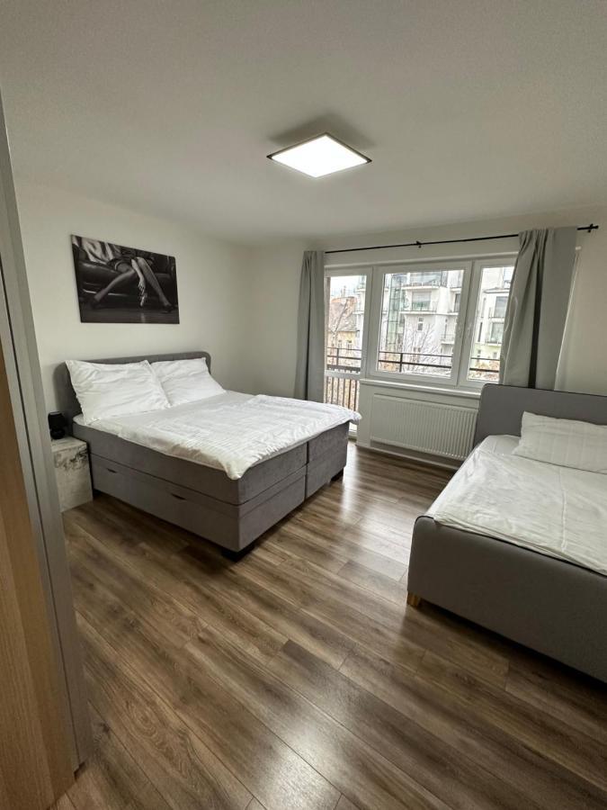 Medena Apartment Old Town With Free Parking Bratislava Bagian luar foto