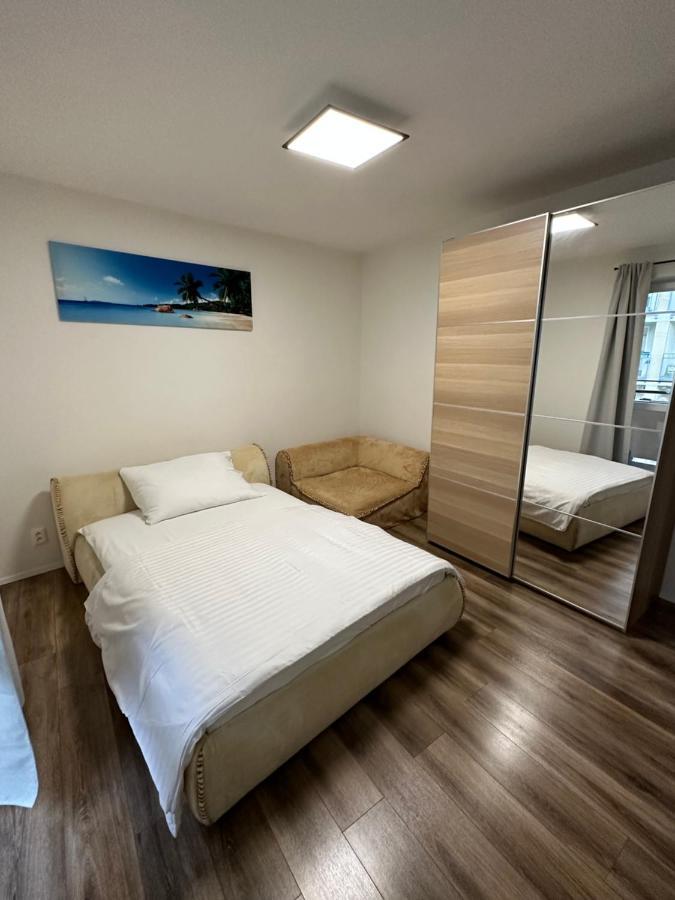 Medena Apartment Old Town With Free Parking Bratislava Bagian luar foto